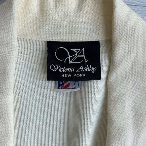 Vintage Victoria Ashley Cream Blazer Top Gold Buttons 7/8 - Picture 9 of 10